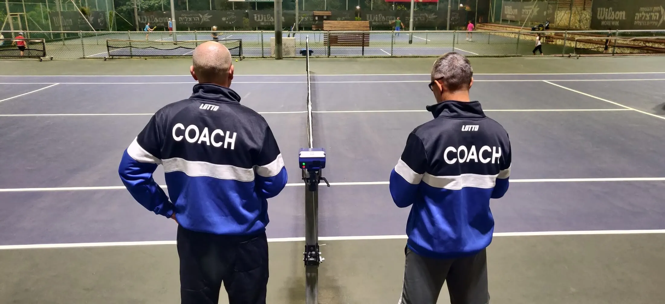 Jogador em quadra com tecnologia Baseline Vision